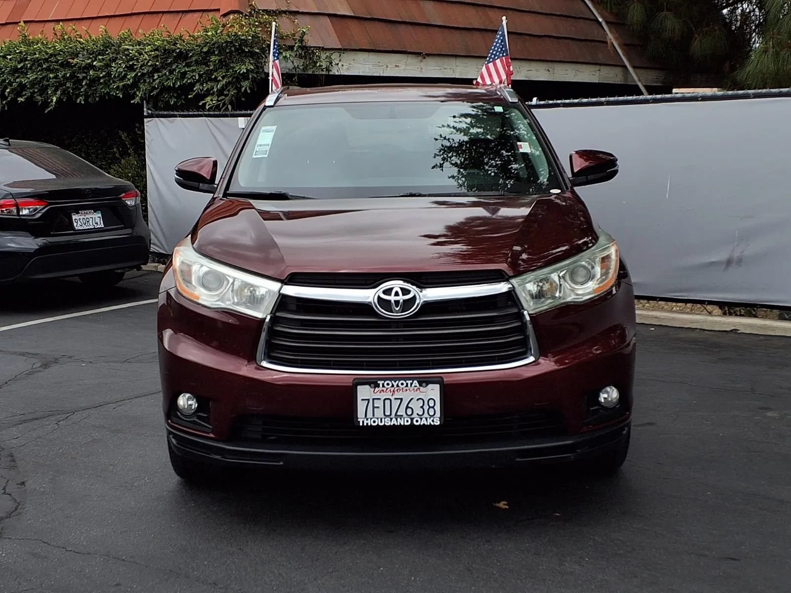 Used 2014 Toyota Highlander XLE FWD image 2