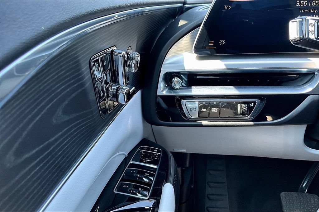 Used 2024 Cadillac Lyriq Luxury RWD image 16