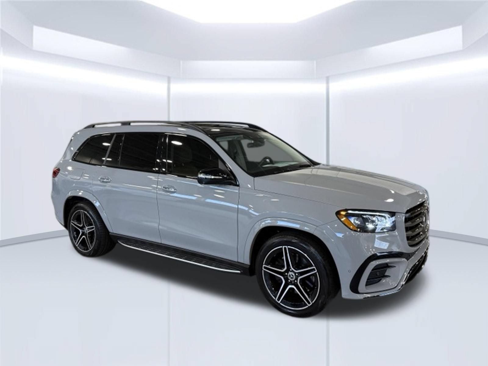 Used 2024 Mercedes-Benz GLS 450 4MATIC image 9