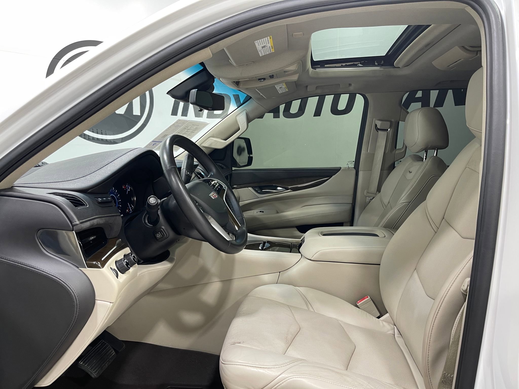 Used 2018 Cadillac Escalade ESV Premium Luxury AWD/4WD image 14