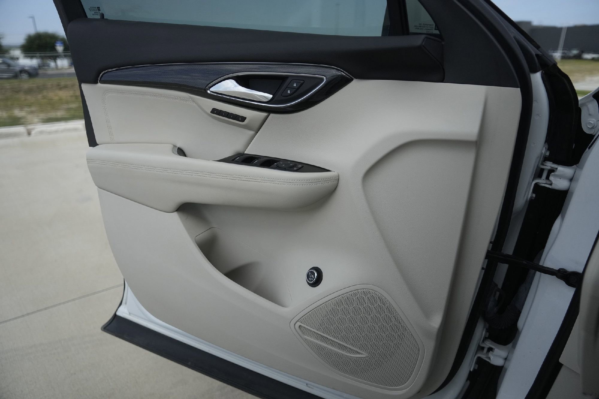 Used 2023 Buick Envision Essence image 18