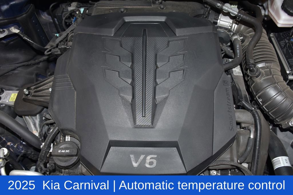 Used 2025 Kia Carnival FWD image 7