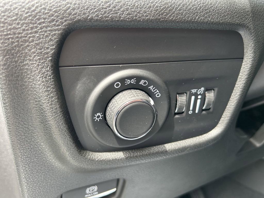 Used 2025 Jeep Grand Cherokee L Altitude AWD/4WD image 18
