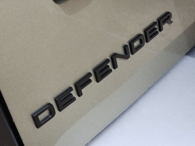 Used 2025 Land Rover Defender 110 S AWD/4WD image 12