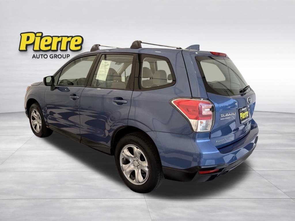 Used 2017 Subaru Forester 2.5i AWD/4WD image 2