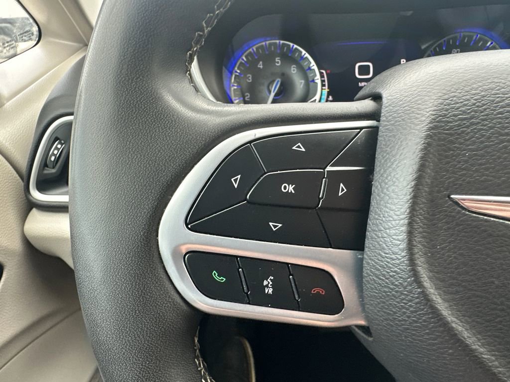 Used 2024 Chrysler Pacifica Touring-L image 24