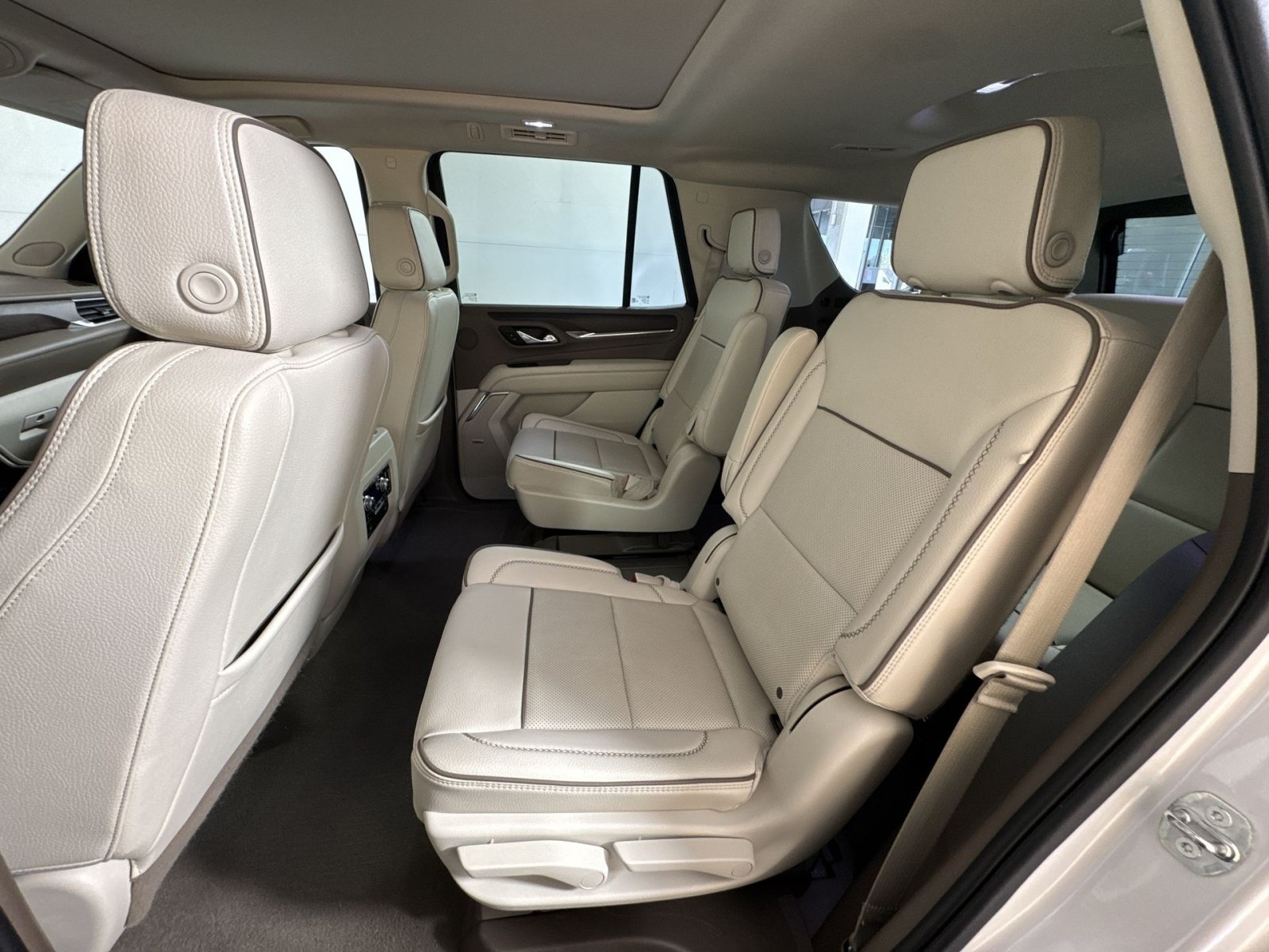 Used 2023 GMC Yukon Denali AWD/4WD image 25