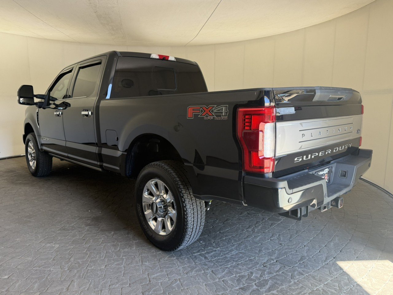 Used 2019 Ford F250 Platinum w/ Platinum Ultimate Package AWD/4WD image 6
