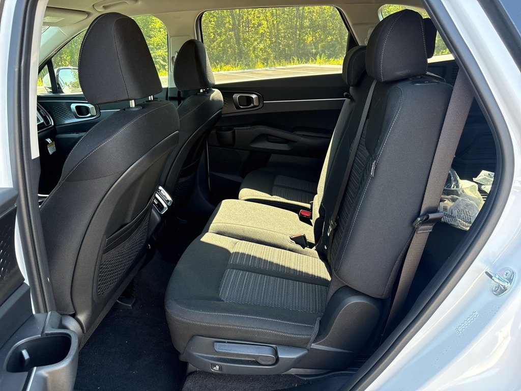 Certified 2026 Kia Sorento LX FWD image 18