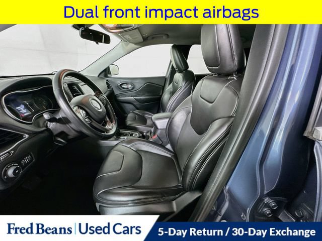Used 2019 Jeep Cherokee Latitude Plus w/ Cold Weather Group AWD/4WD image 24