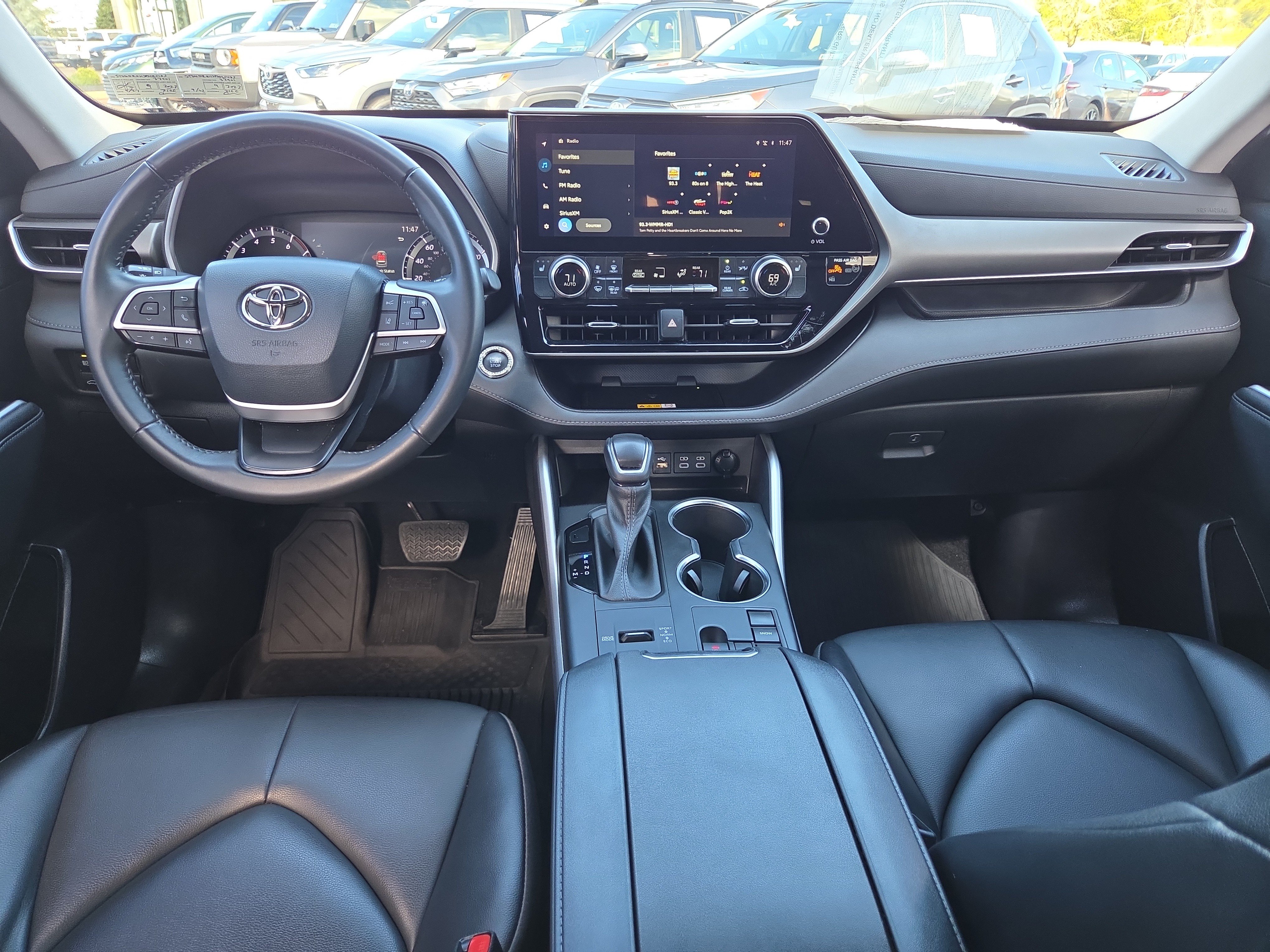 Used 2023 Toyota Highlander XLE FWD image 20