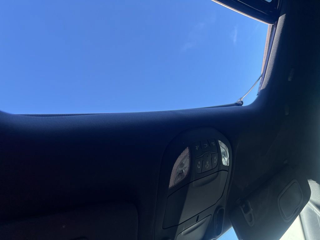 Used 2021 Chrysler Pacifica Limited w/ Uconnect Theater Family Group image 12