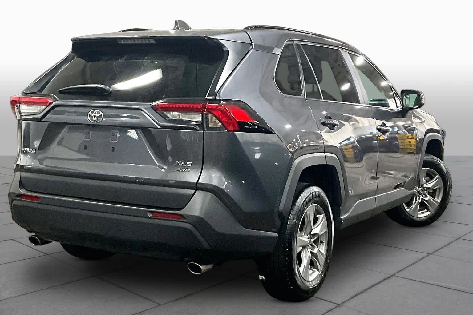 Used 2025 Toyota RAV4 XLE AWD/4WD image 13