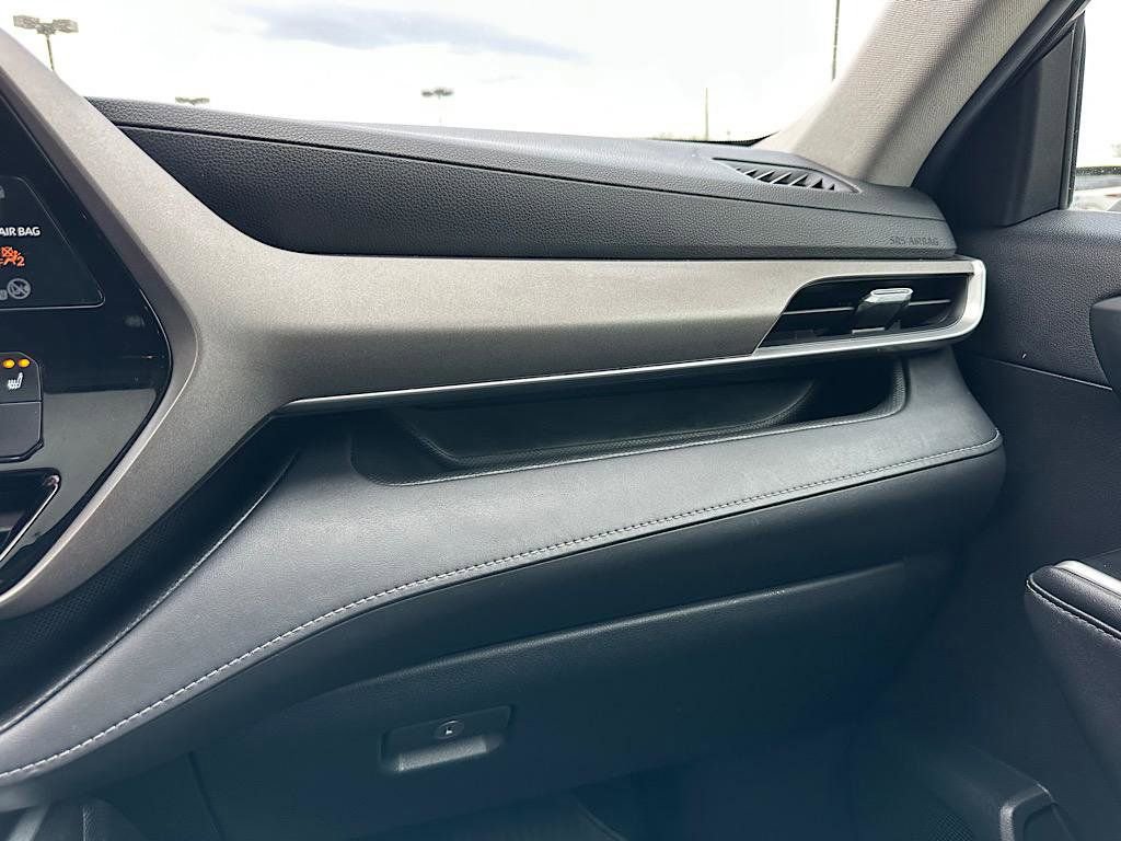 Certified 2020 Toyota Highlander XLE image 25