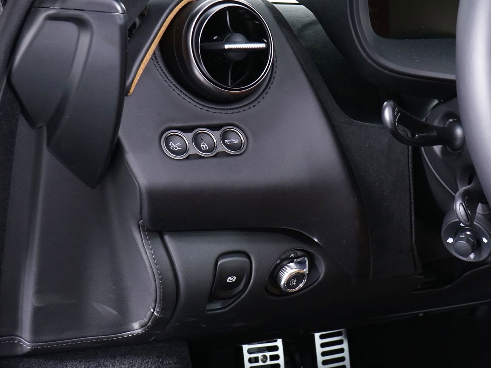 New 2026 McLaren 750S image 27