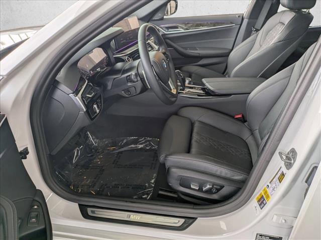 Used 2023 BMW 530e w/ Premium Package image 17