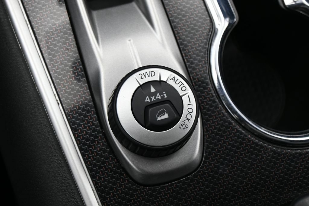 Used 2020 Nissan Pathfinder SL AWD/4WD image 25