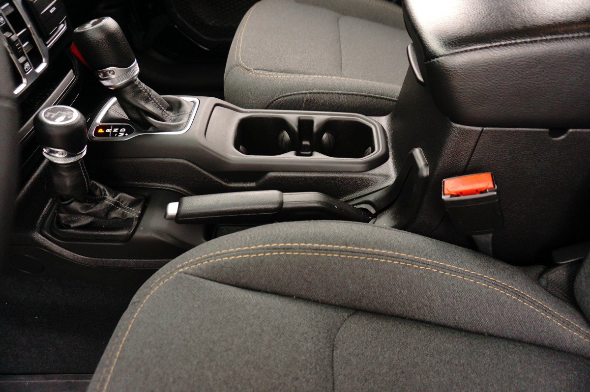 Used 2024 Jeep Wrangler Unlimited Sport AWD/4WD image 35
