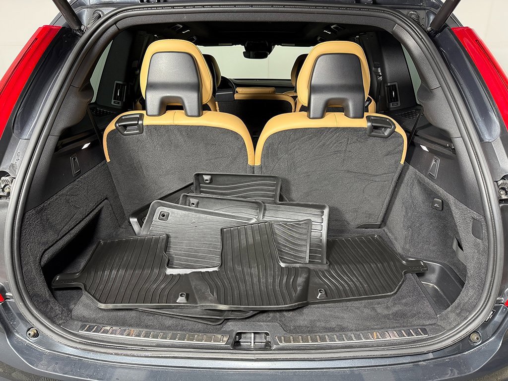 Used 2017 Volvo XC90 T6 Inscription w/ Vision Package image 18