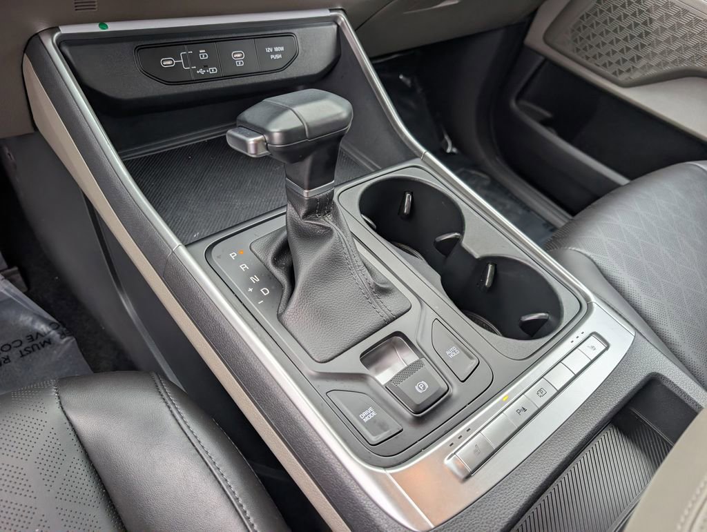 Used 2025 Kia Carnival FWD image 30