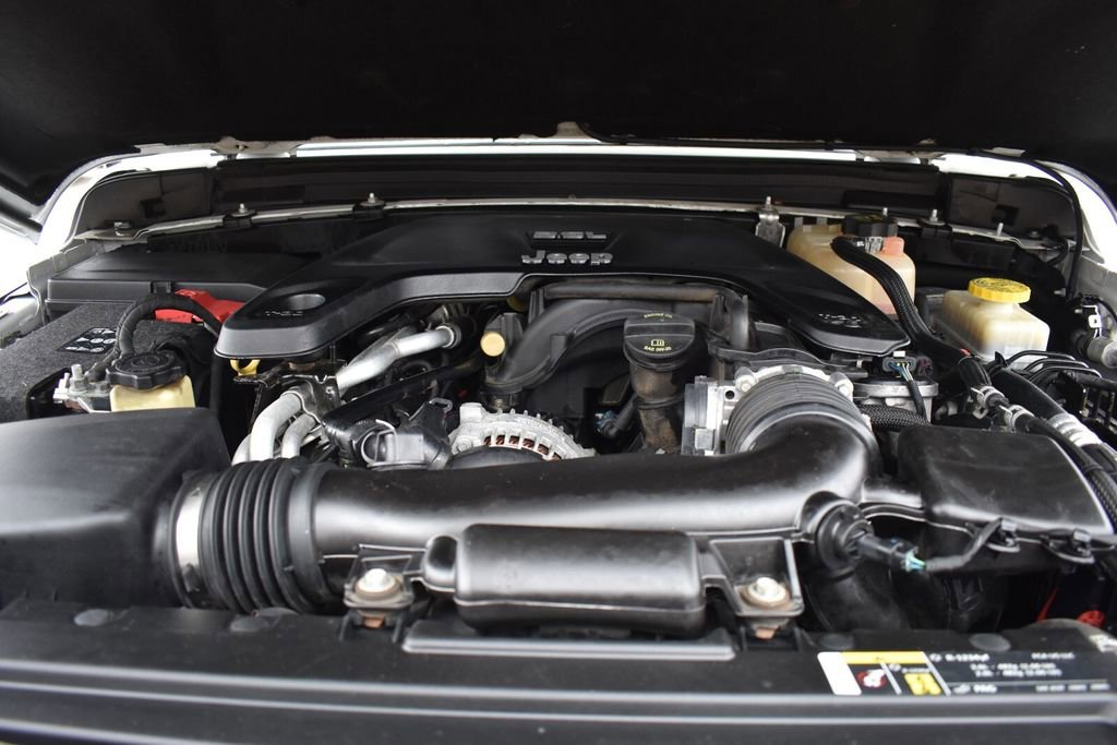 Used 2018 Jeep Wrangler Unlimited Sahara image 38