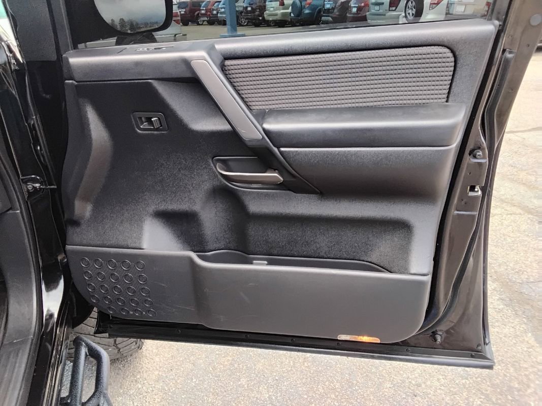 Used 2014 Nissan Titan SV w/ SV Value Truck Package image 14