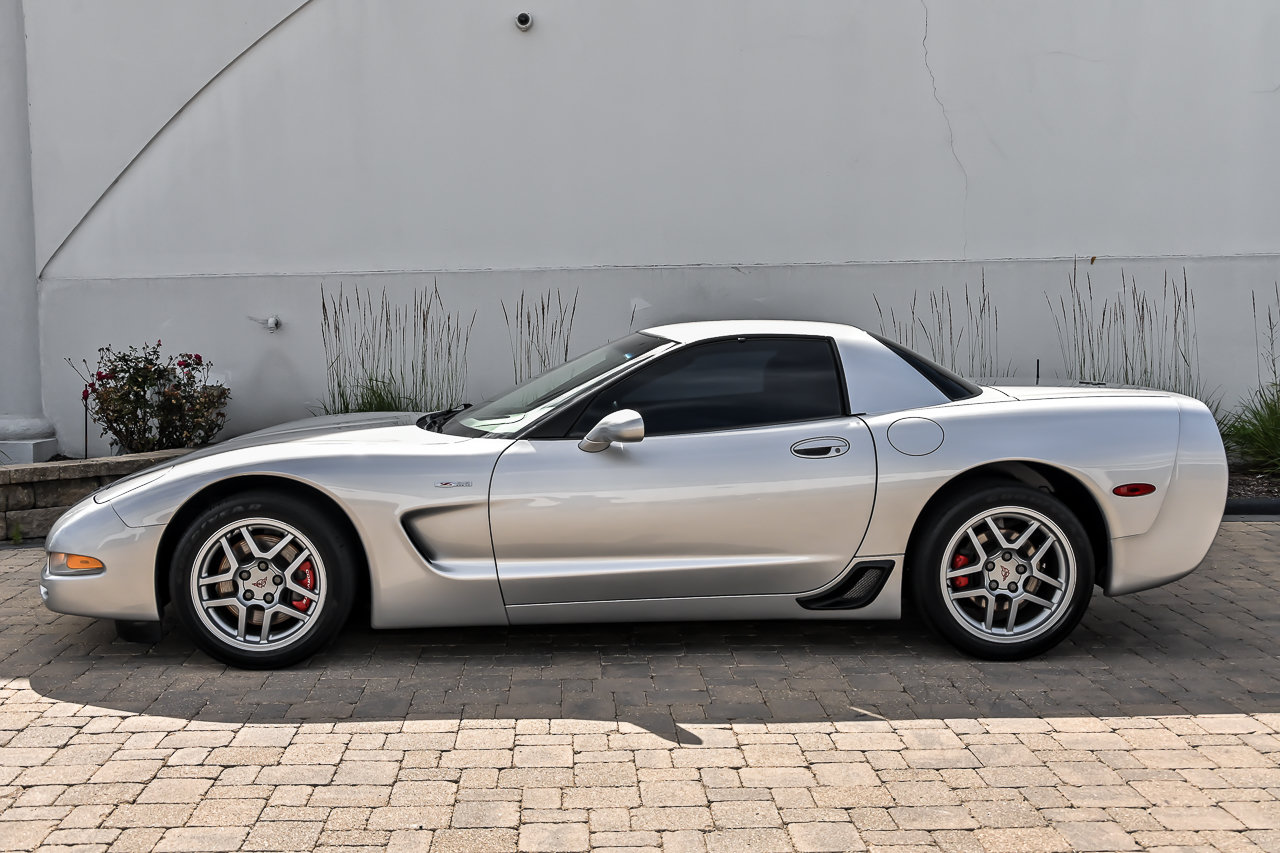 Used 2002 Chevrolet Corvette Z06 w/ Memory Pkg RWD image 10