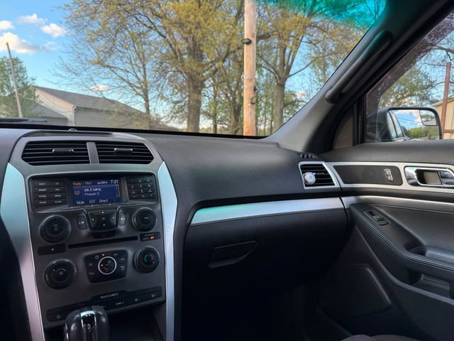Used 2011 Ford Explorer XLT AWD/4WD image 11