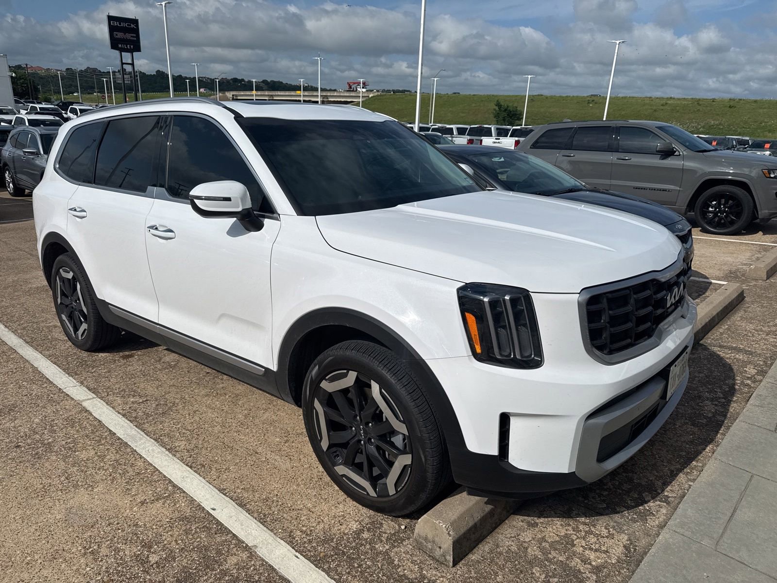 Used 2024 Kia Telluride S w/ S Sunroof Package AWD/4WD image 3