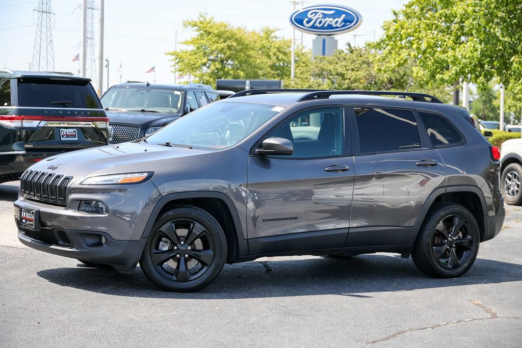 Used 2018 Jeep Cherokee Latitude w/ Altitude Package FWD image 17