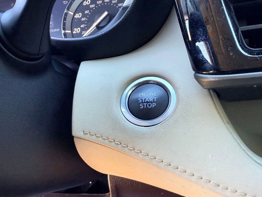 Used 2021 Toyota Highlander XLE image 6