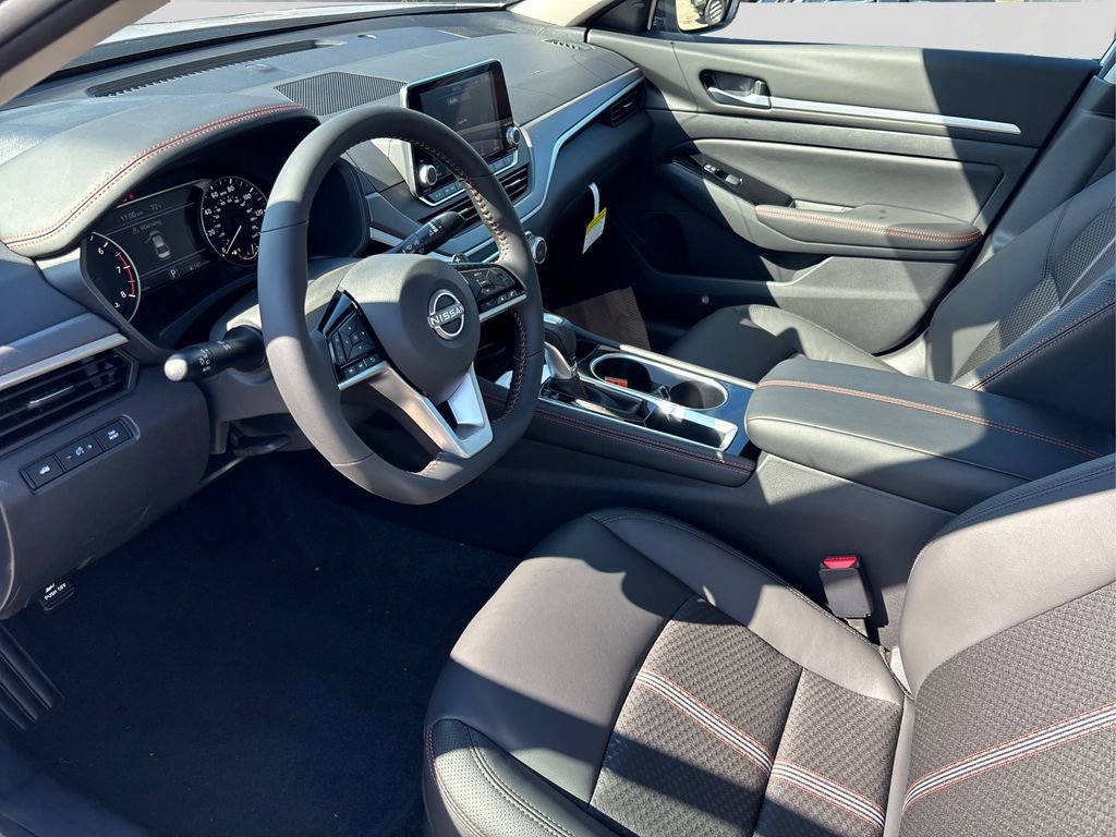 New 2025 Nissan Altima 2.5 SR image 9