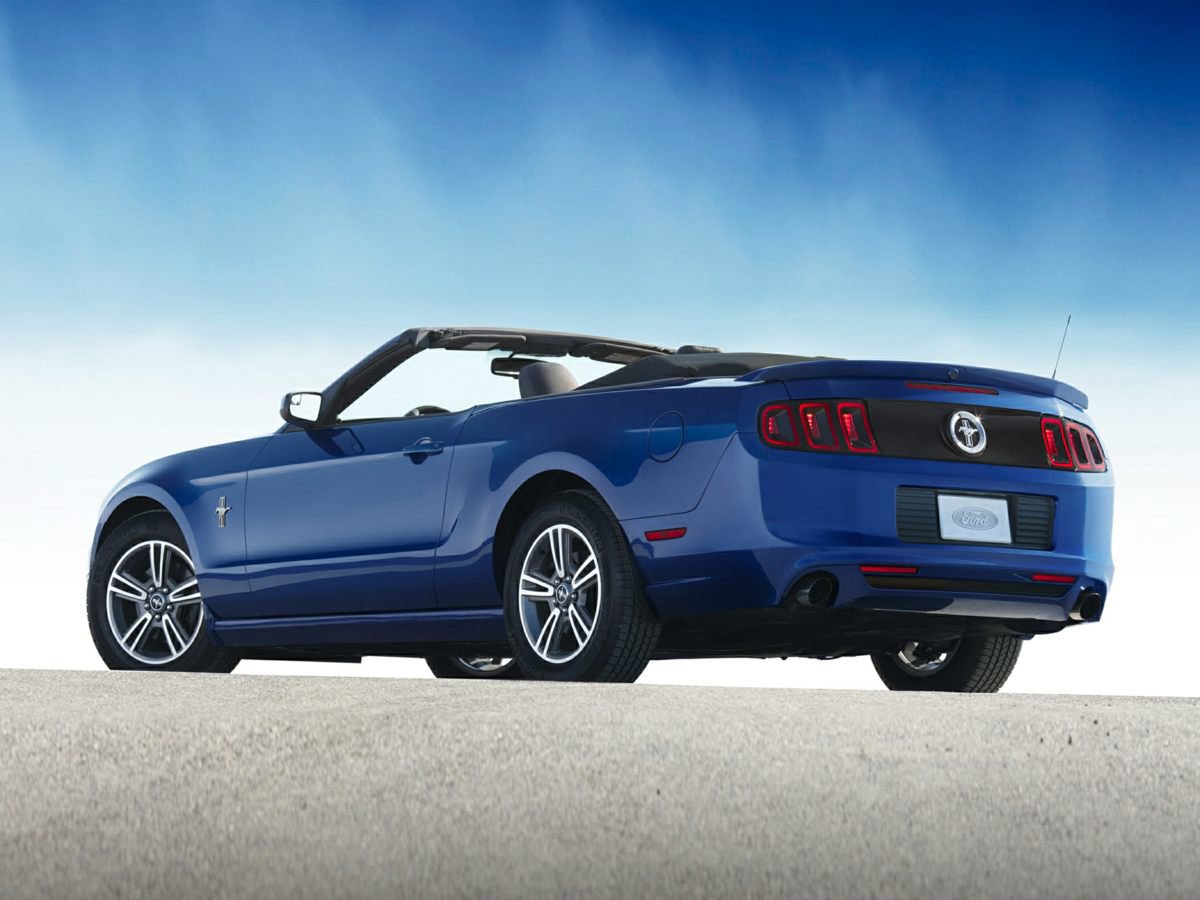 Used 2014 Ford Mustang Convertible image 2