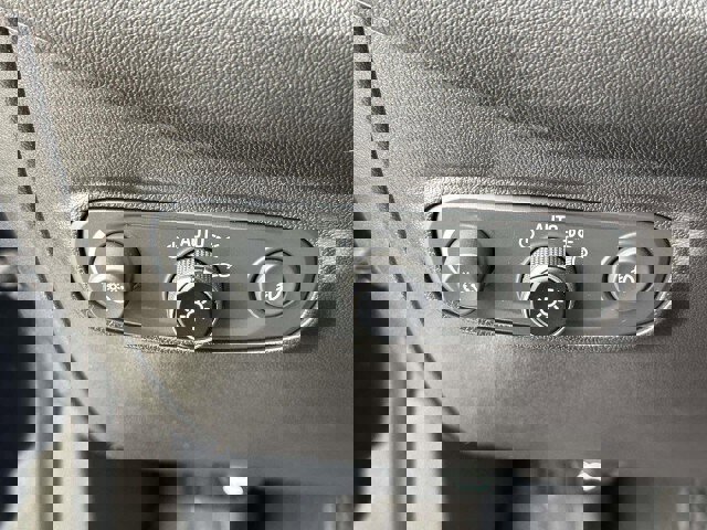 Used 2023 Chevrolet Equinox Premier image 29