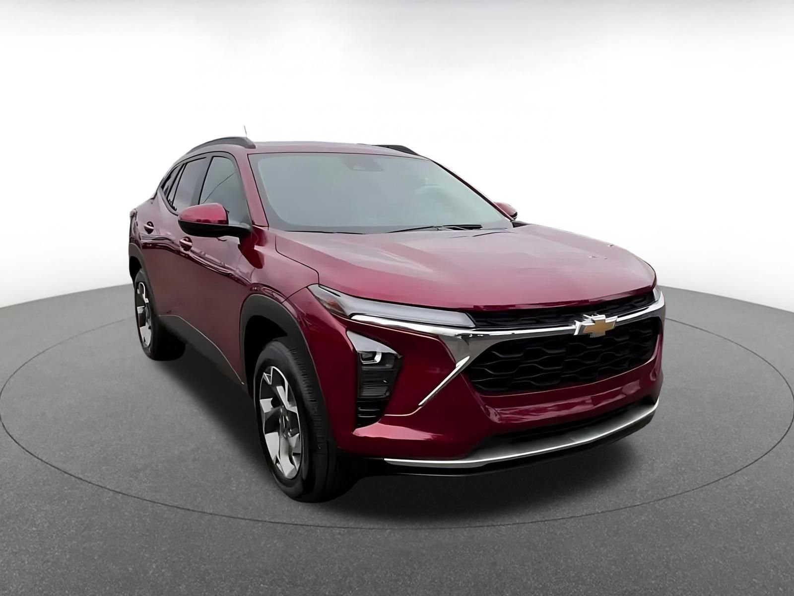 Used 2025 Chevrolet Trax LT FWD image 3