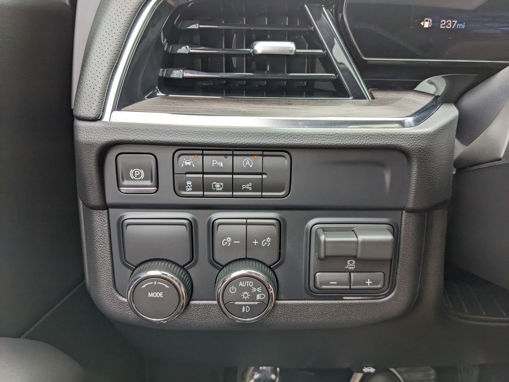 Used 2025 Chevrolet Tahoe Premier RWD image 31