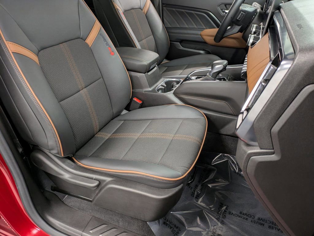 Used 2024 GMC Canyon AT4 image 29