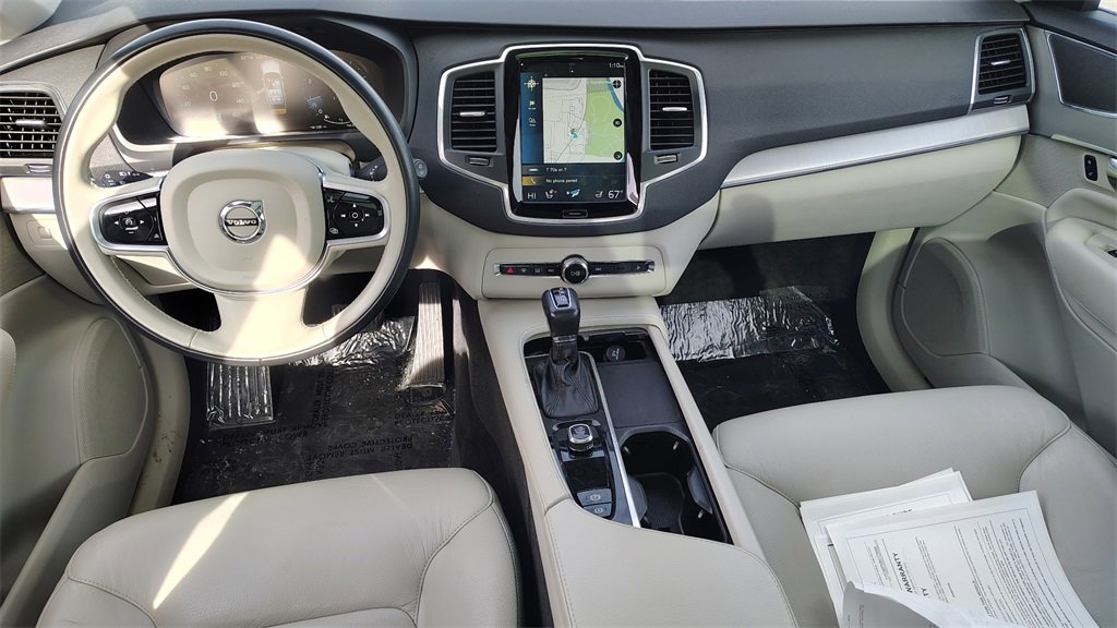 Used 2022 Volvo XC90 T5 Momentum w/ Climate Package image 12