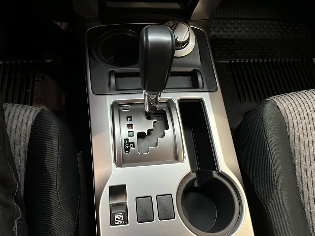 Used 2018 Toyota 4Runner SR5 AWD/4WD image 28