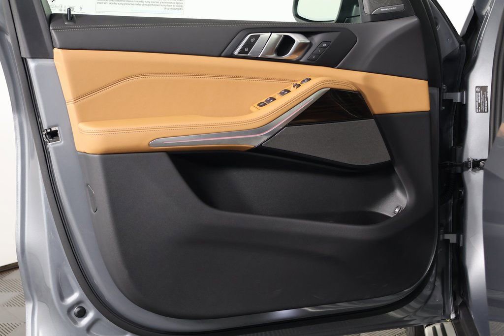 New 2026 BMW X5 xDrive50e w/ Premium Package image 7