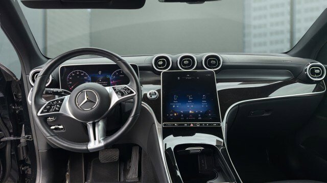 Used 2024 Mercedes-Benz GLC 300 image 21
