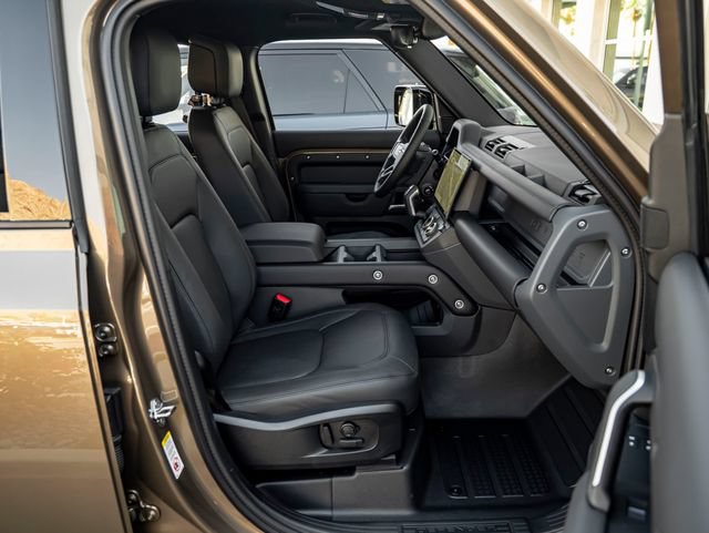 New 2026 Land Rover Defender 110 X-Dynamic SE AWD/4WD image 32