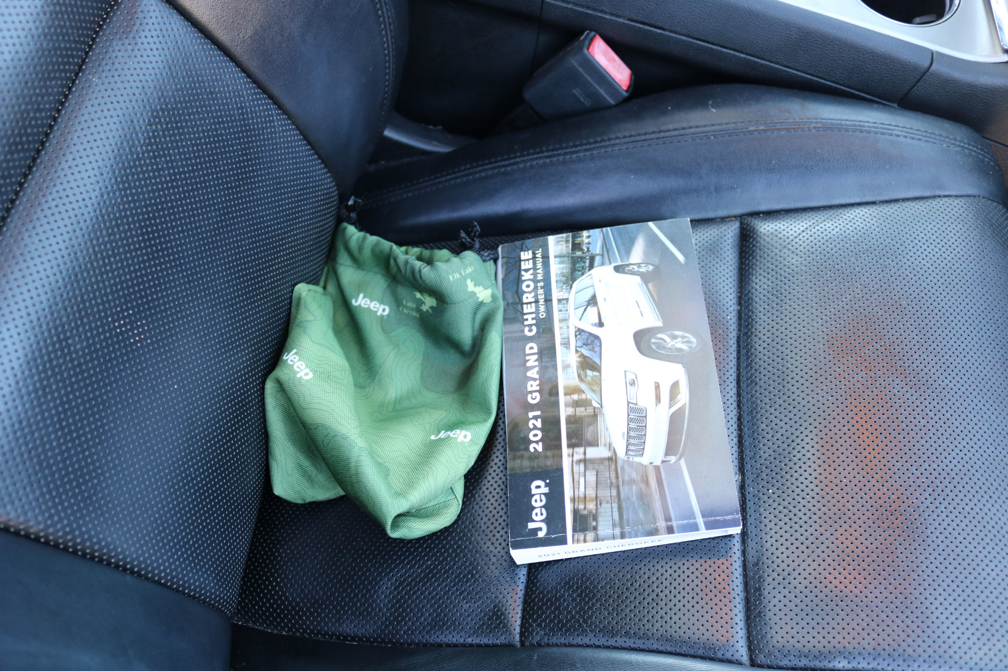 Used 2021 Jeep Grand Cherokee Limited w/ Luxury Group II image 48