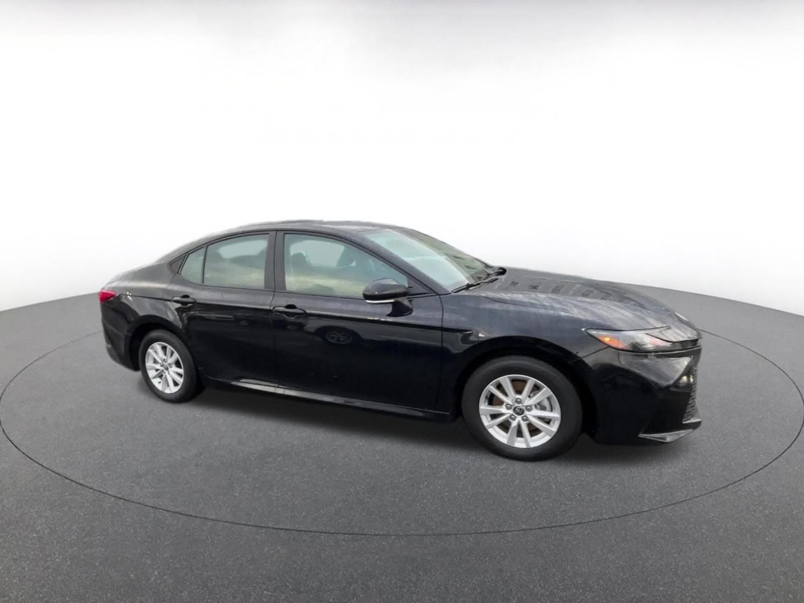 Used 2025 Toyota Camry LE video 2