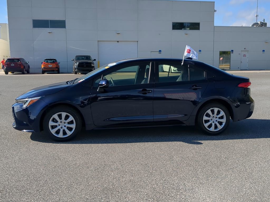 Used 2025 Toyota Corolla LE image 16