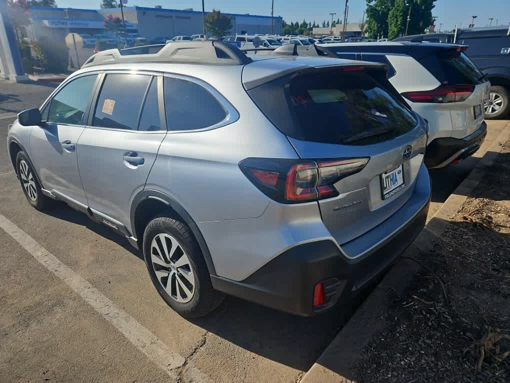 Used 2022 Subaru Outback Premium AWD/4WD image 6