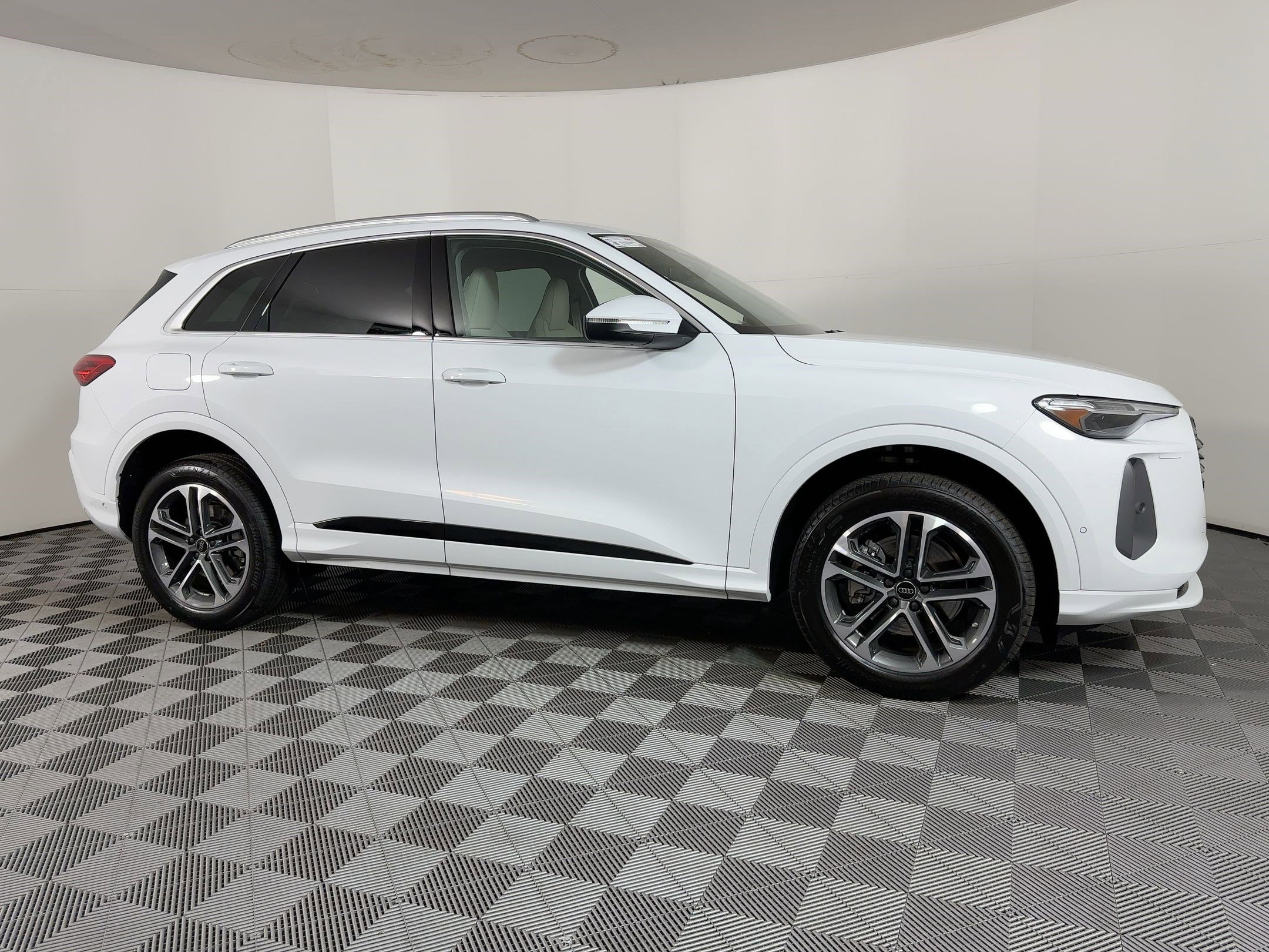 New 2025 Audi Q5 Premium Plus image 7