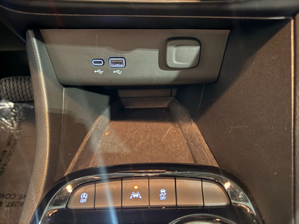 Used 2025 Buick Encore GX Preferred FWD image 23