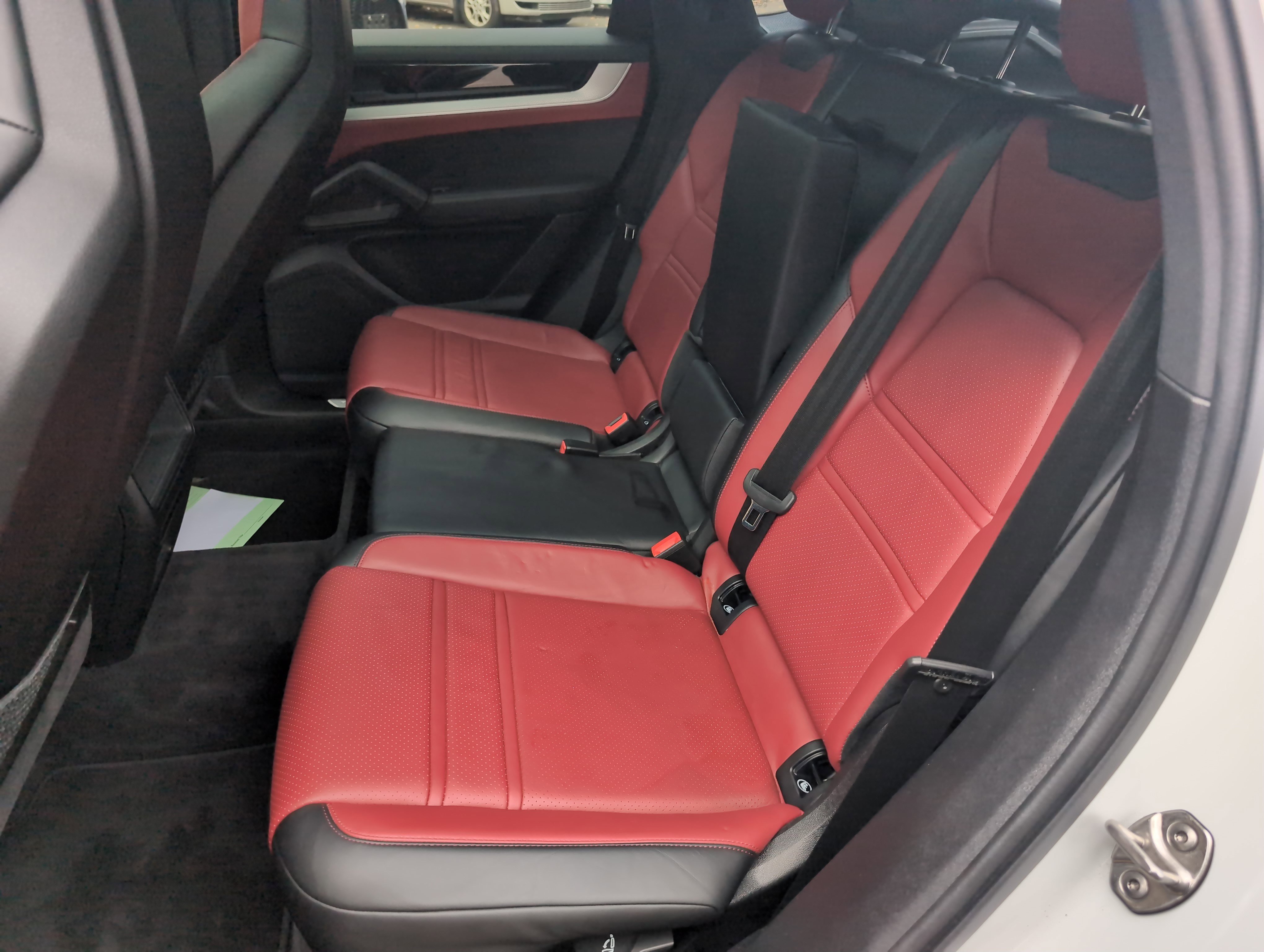 Used 2024 Porsche Cayenne Coupe image 29