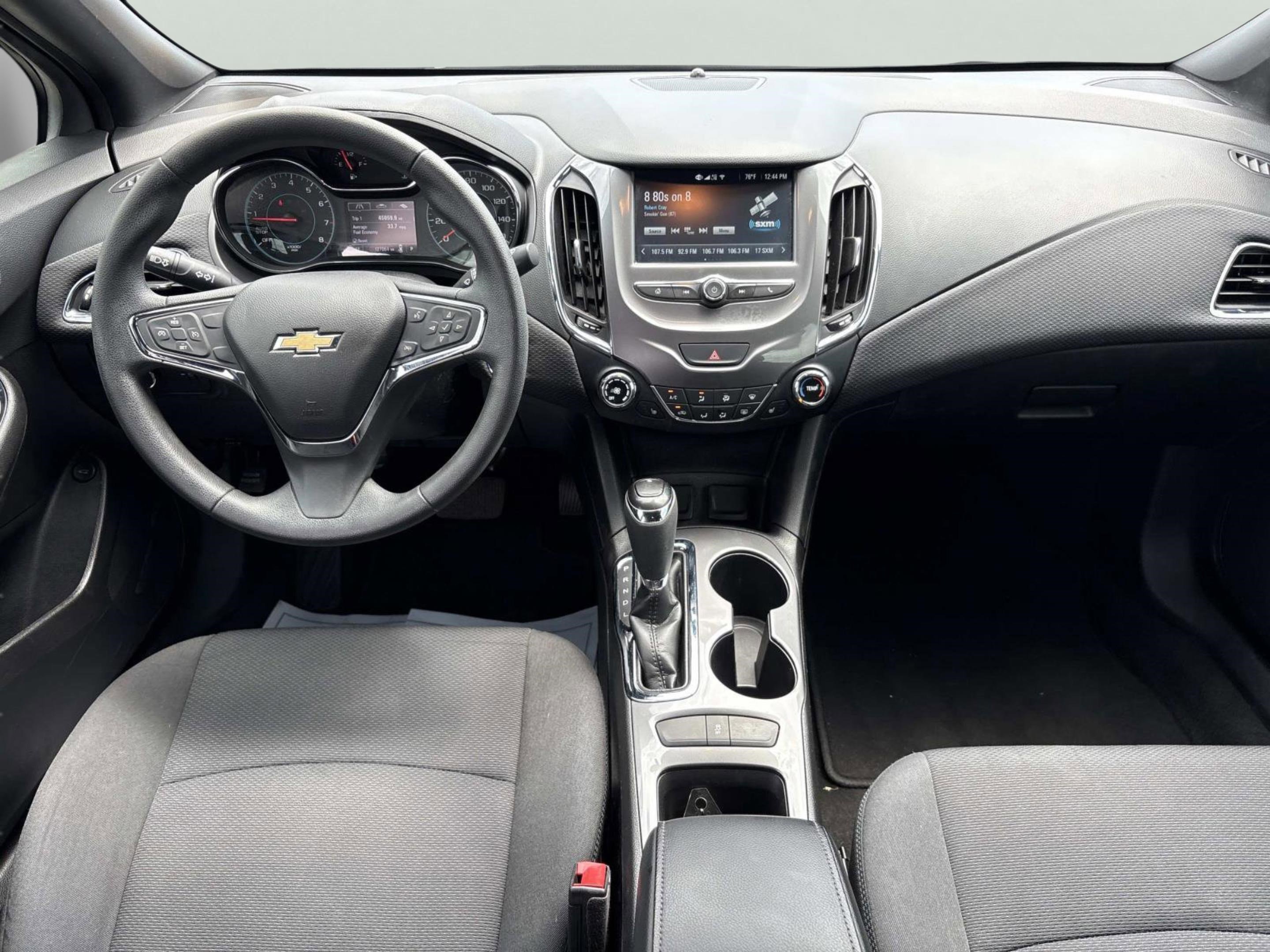 Used 2018 Chevrolet Cruze LT w/ Convenience Package FWD image 11